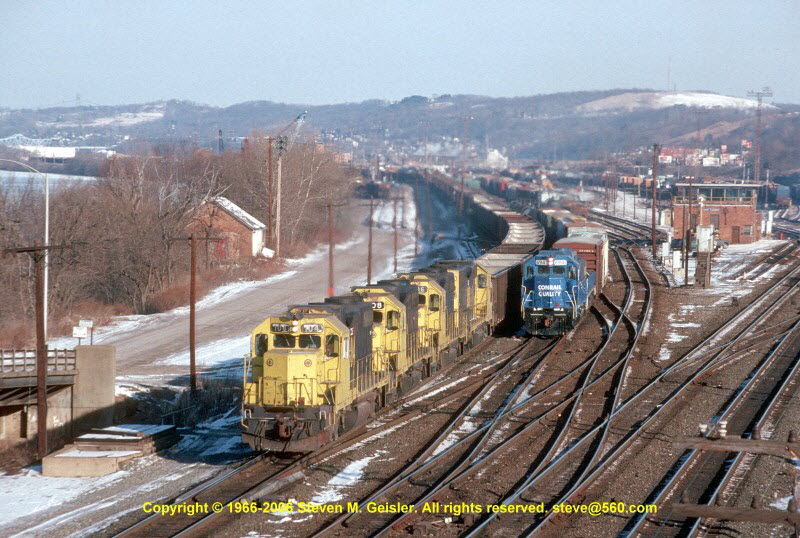 CE`104[GP38-2]`UCI40A`East Conway,PA`19950212`{94600016}