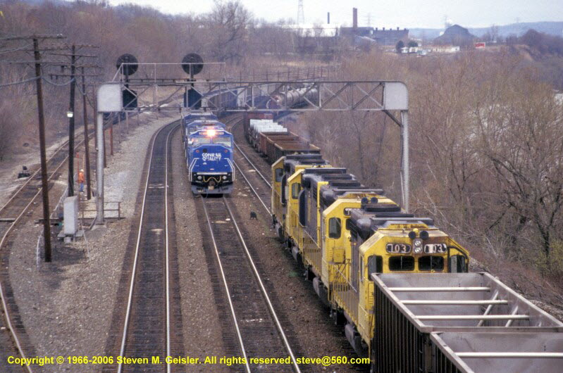 CE`105[GP38-2]`UCI meeting CR UDM11C`East Conway,PA`19950414`{94600033}