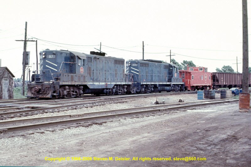 CEI`87[GP7]`& Cab`Chicago,IL[Pullman Jct]`19710700`{31000006}