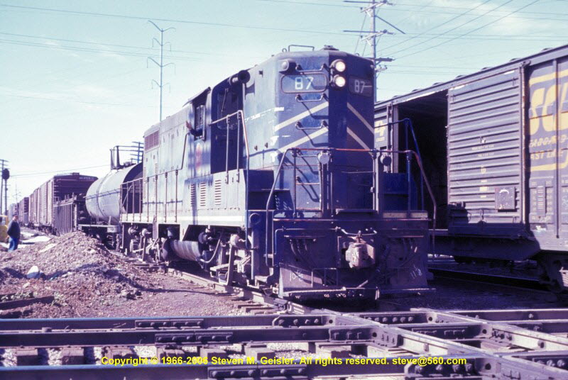 CEI`87[GP7]`& TRAIN`Dolton,IL`19720700`{31000022}