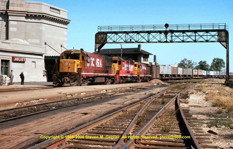 CRIP`203[U25B]`& TRAIN`Joliet,IL`19740900`{11000273}
