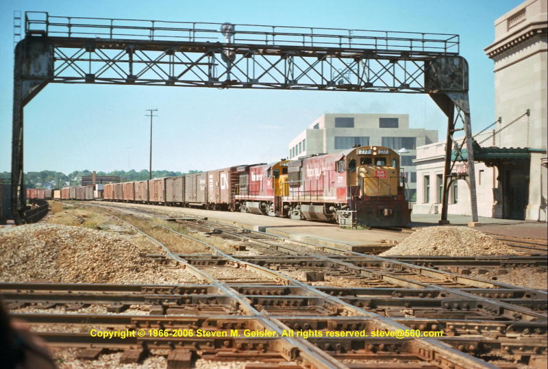CRIP`277[U30B]`& TRAIN`Joliet,IL`19740900`{11000262}