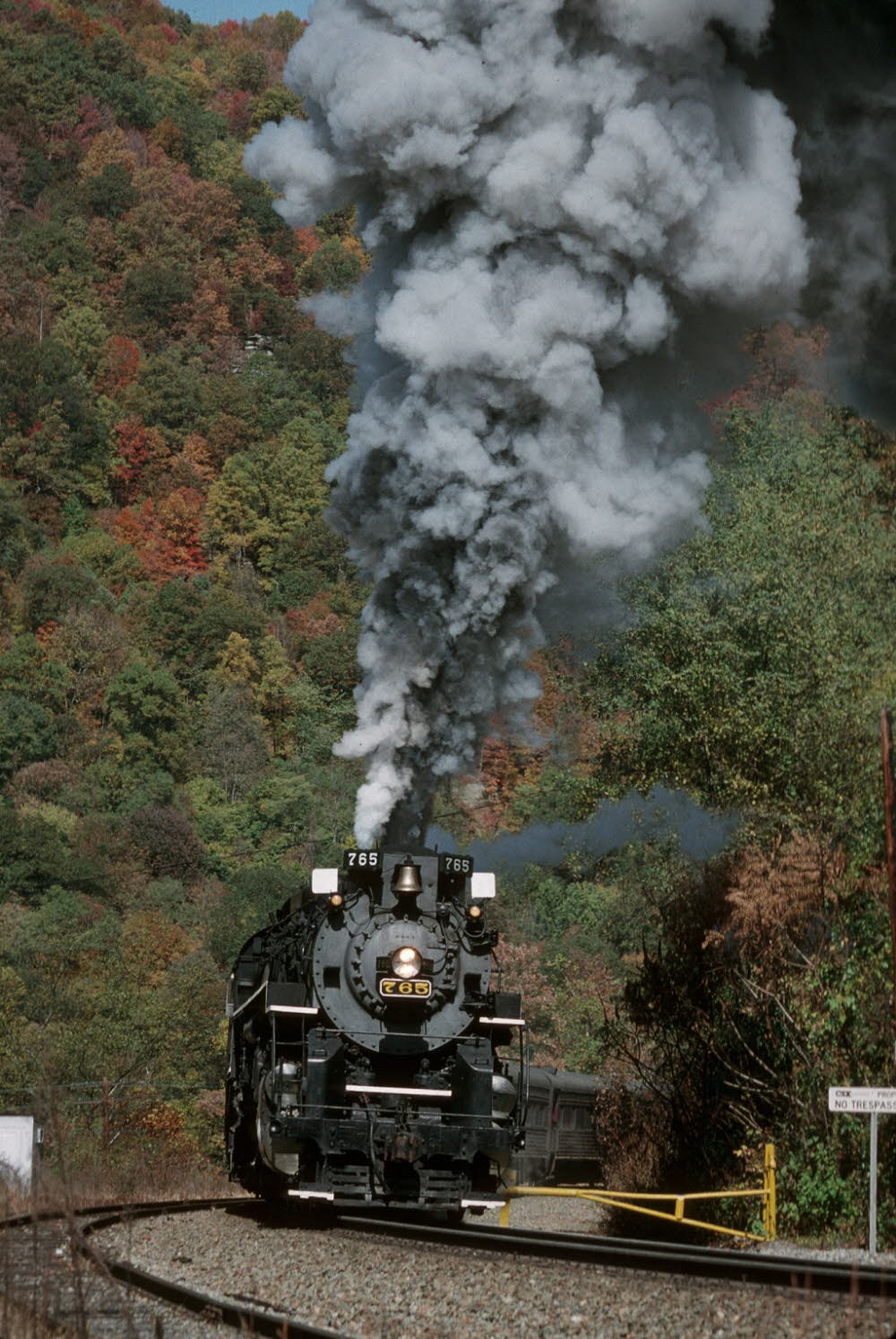 NKP_765[2-8-4]_Train_Thurmond,VA_19921017_{13800019}