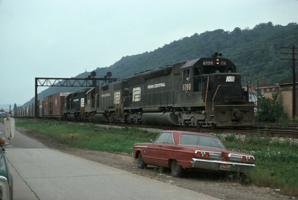 PC_6198[SD45]_& TRAIN_Leetsdale,PA_19740900_{00504764}