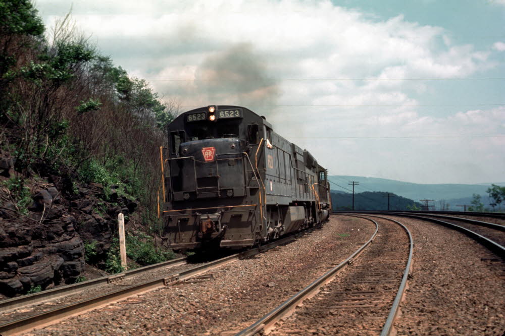 PRR_6523[U28C]_& others_Altoona,PA[Horseshoe Curve]_19000000_{00100707}